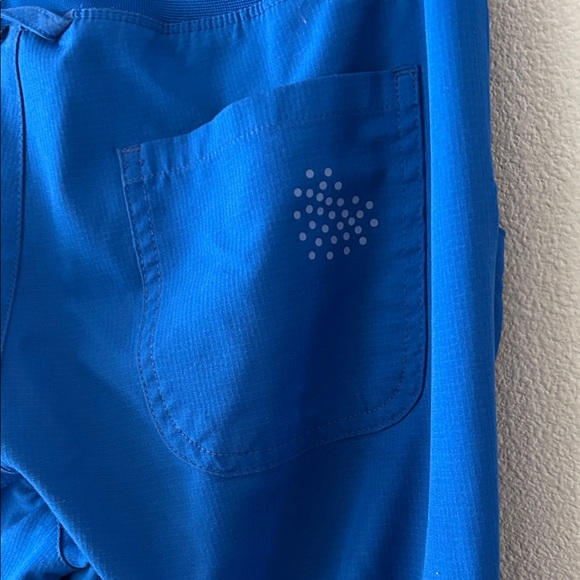 Scrubs 2 piece Cherokee Women's Blue Jogger Pant set. - Picture 7 of 8